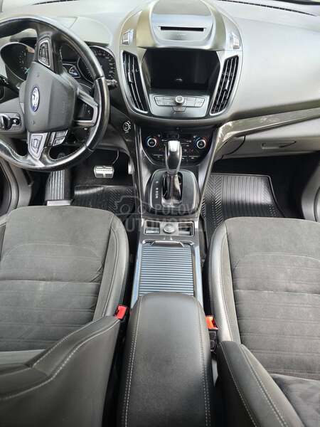 Ford Kuga ST-LlNE/VIGNALE