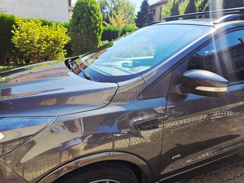 Ford Kuga ST-LlNE/VIGNALE