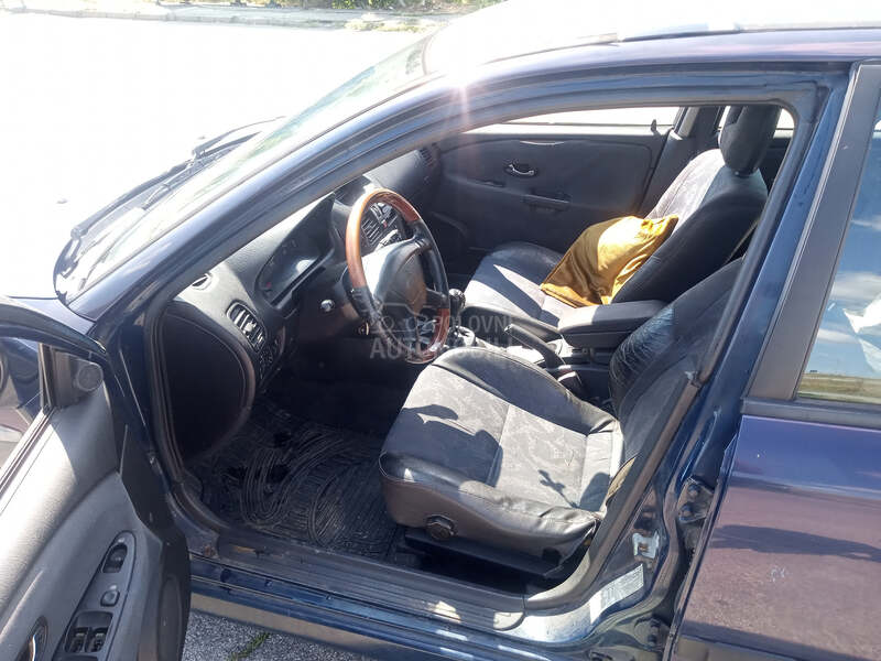 Mitsubishi Carisma 