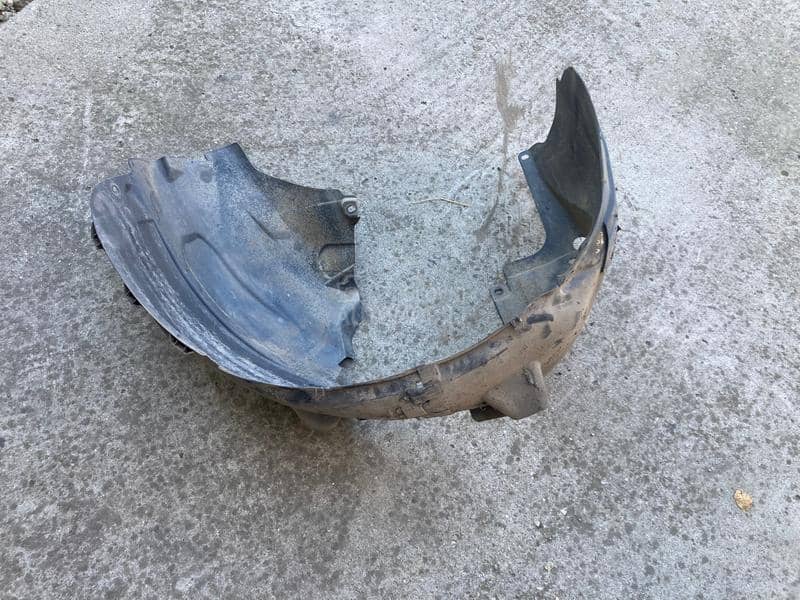 potkrilo prednje levo