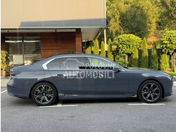 BMW i7 slika 4