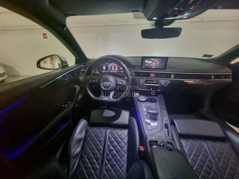 Audi S5 