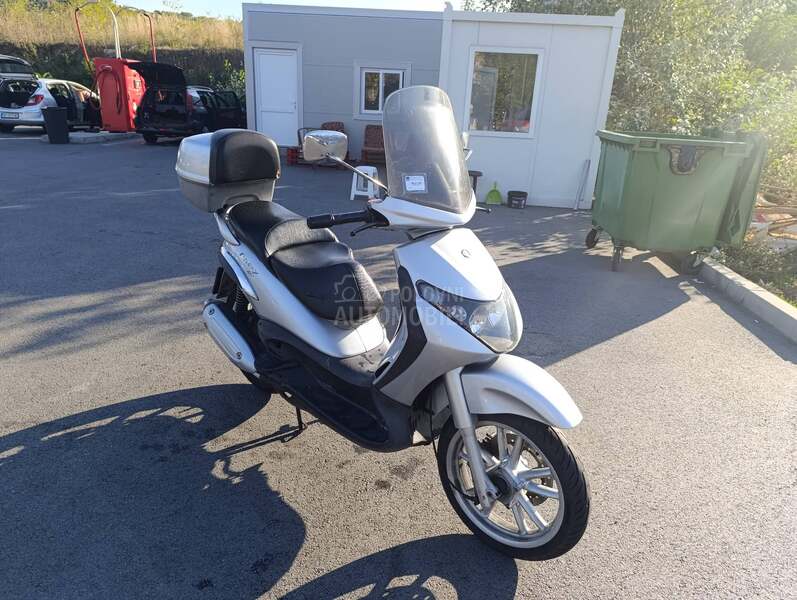 Piaggio Beverly 250