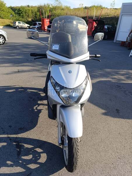 Piaggio Beverly 250