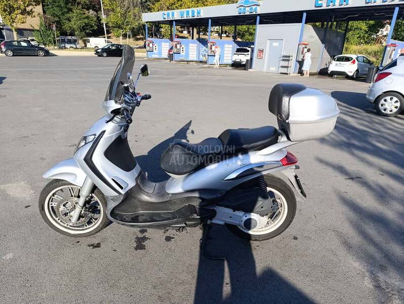 Piaggio Beverly 250