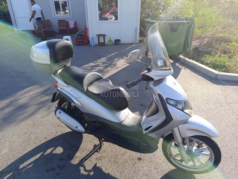 Piaggio Beverly 250