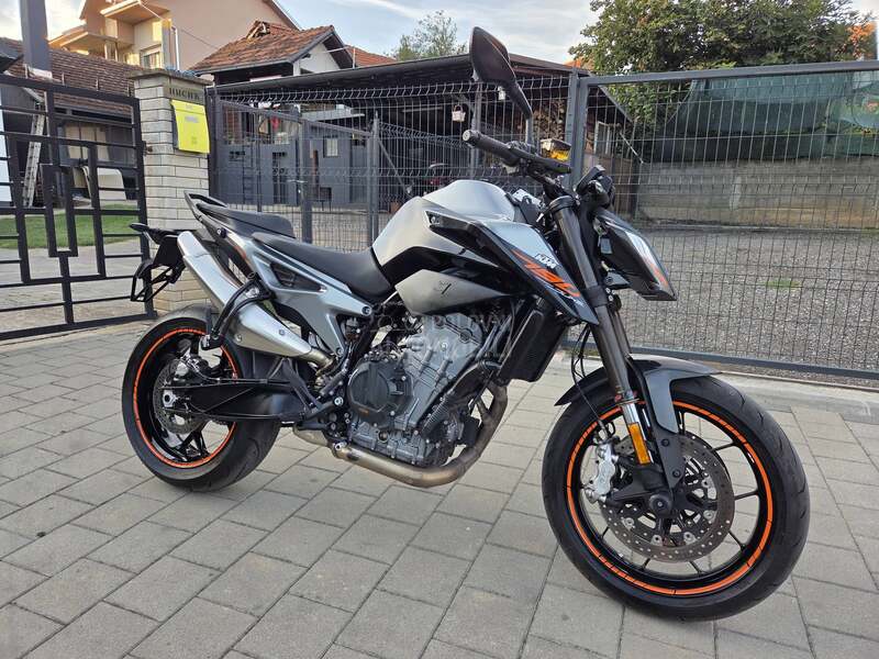 KTM DUKE 790