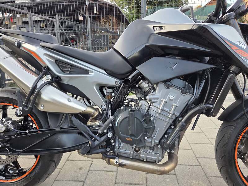 KTM DUKE 790