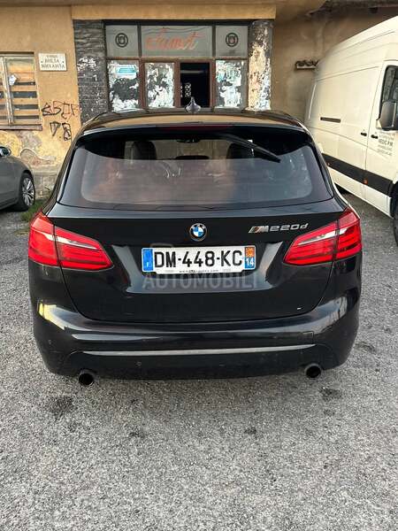 BMW 220 
