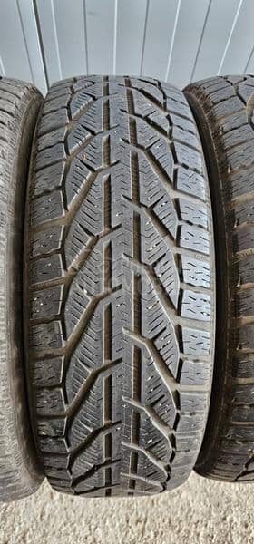 Tigar 215/60 R17 Zimska