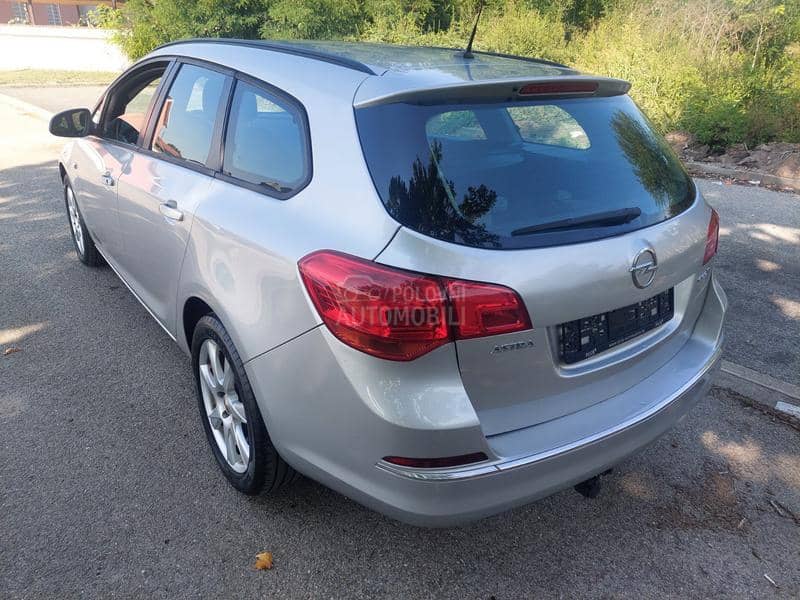 Opel Astra J 1.6 sports tourer
