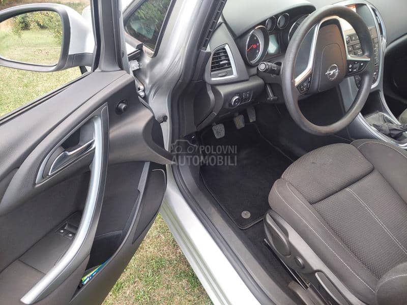 Opel Astra J 1.6 sports tourer