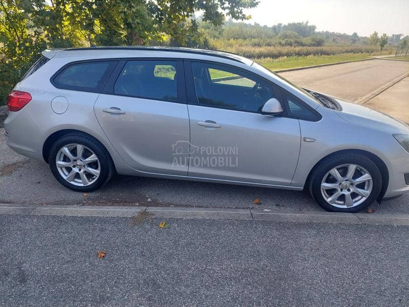 Opel Astra J 1.6 sports tourer