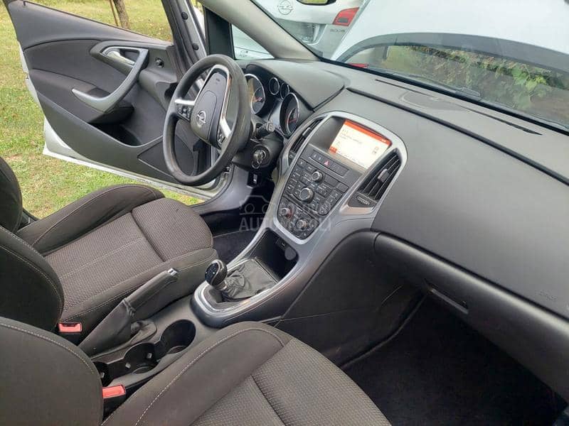 Opel Astra J 1.6 sports tourer