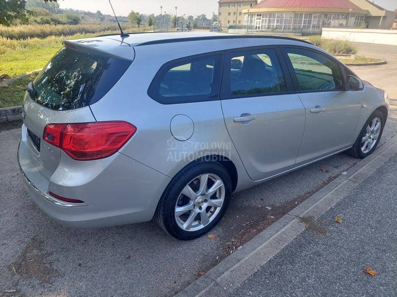 Opel Astra J 1.6 sports tourer
