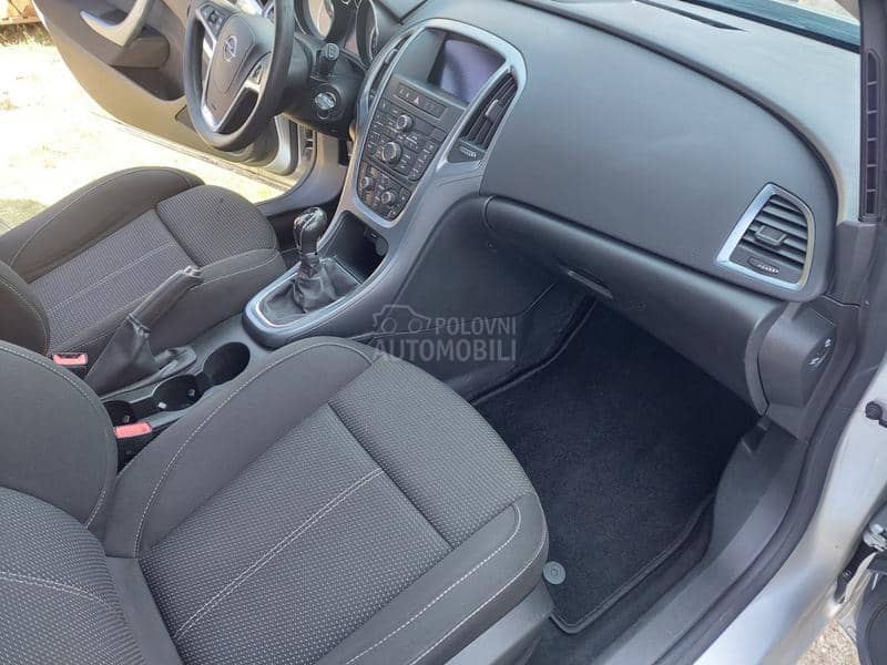 Opel Astra J 1.6 sports tourer