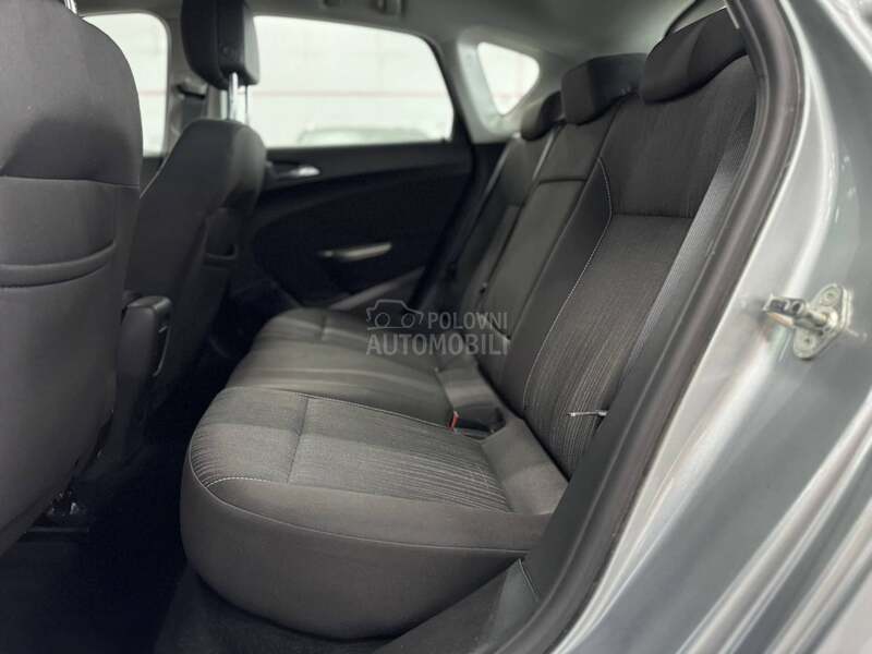 Opel Astra J 1.4 TURBO CH