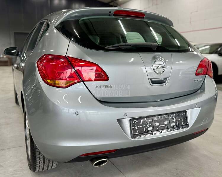 Opel Astra J 1.4 TURBO CH