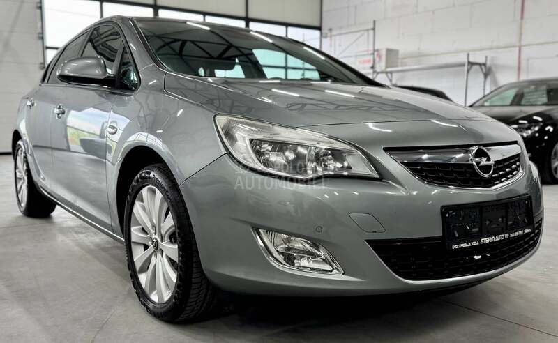 Opel Astra J 1.4 TURBO CH