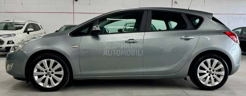 Opel Astra J 1.4 TURBO CH