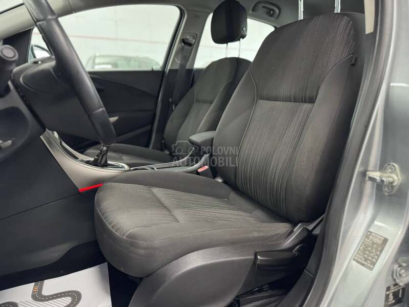 Opel Astra J 1.4 TURBO CH