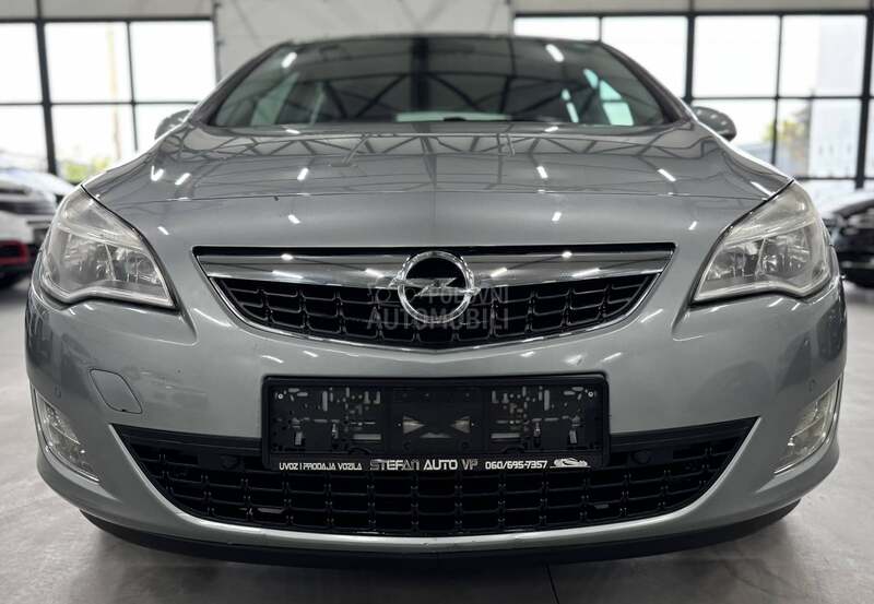 Opel Astra J 1.4 TURBO CH
