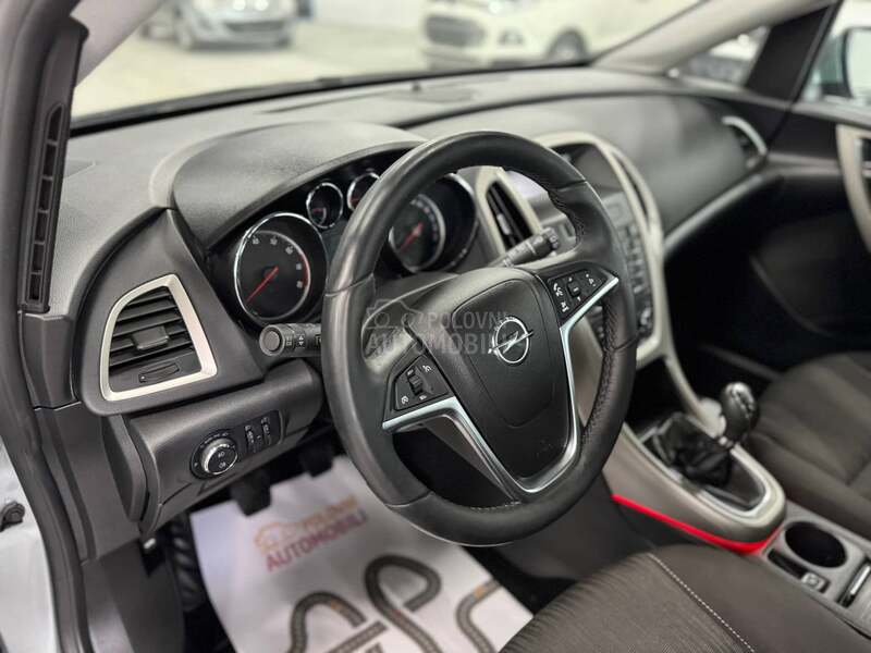 Opel Astra J 1.4 TURBO CH