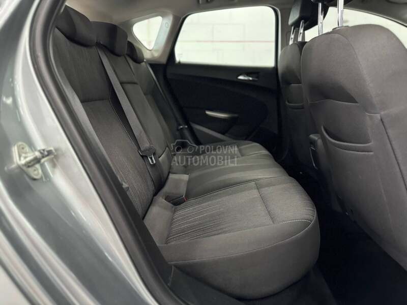 Opel Astra J 1.4 TURBO CH