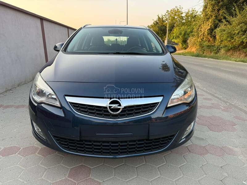 Opel Astra J 1,7cdti/cosmo/alu17