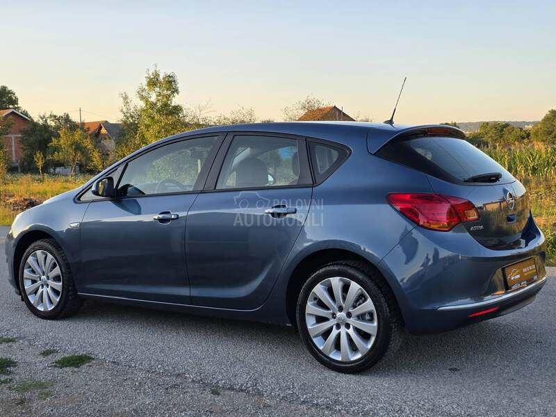 Opel Astra J 1.4 Nova