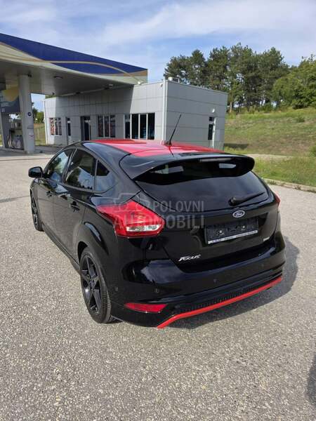 Ford Focus Sport Black Red St