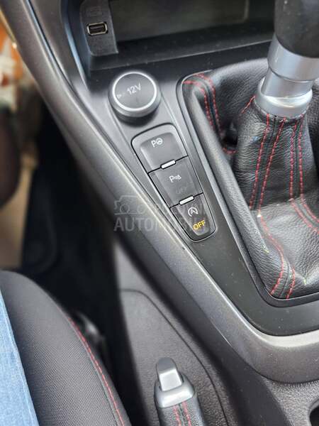 Ford Focus Sport Black Red St