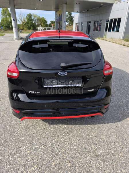 Ford Focus Sport Black Red St