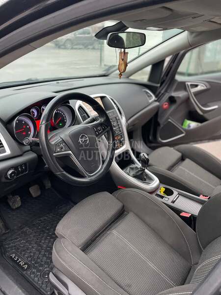 Opel Astra J 1.7 cdti COSMO