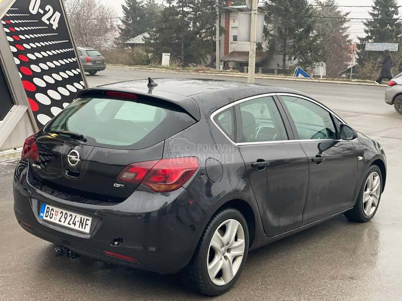 Opel Astra J 1.7 cdti COSMO