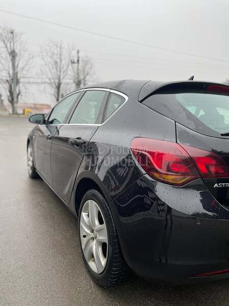 Opel Astra J 1.7 cdti COSMO
