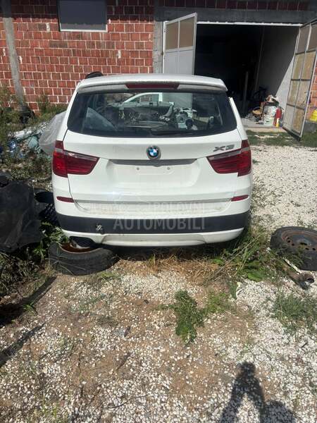 kompletan auto u delovima