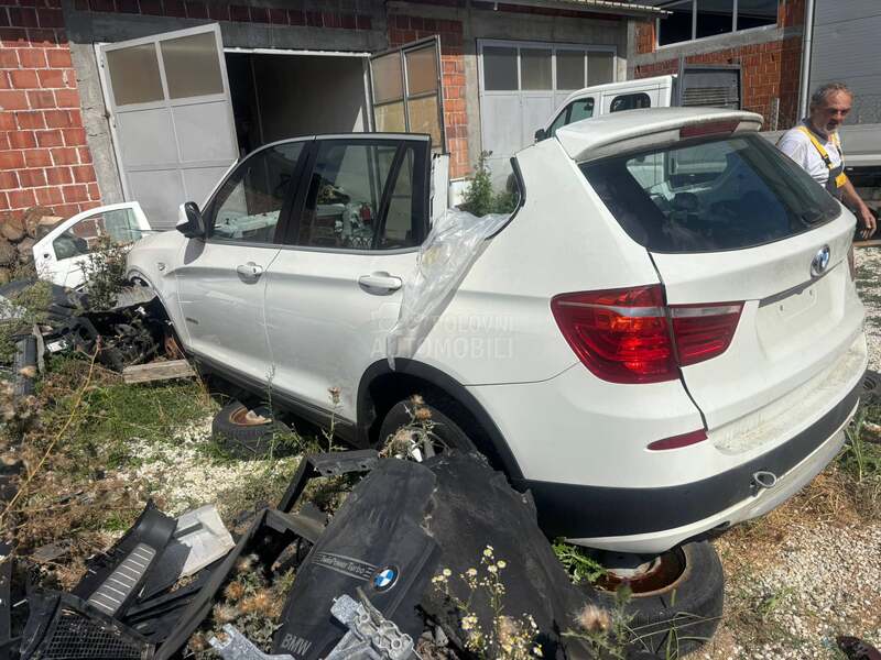 kompletan auto u delovima