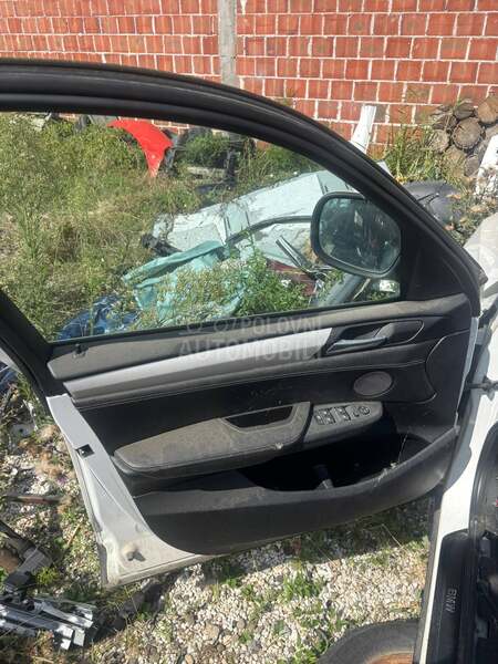 kompletan auto u delovima