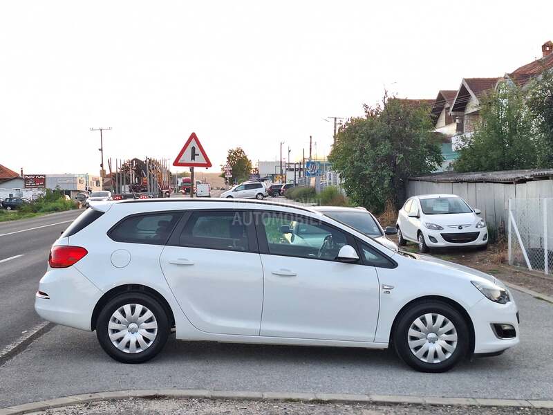 Opel Astra J 
