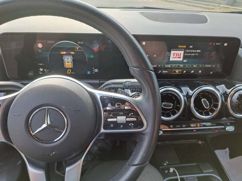 Mercedes Benz B 180 