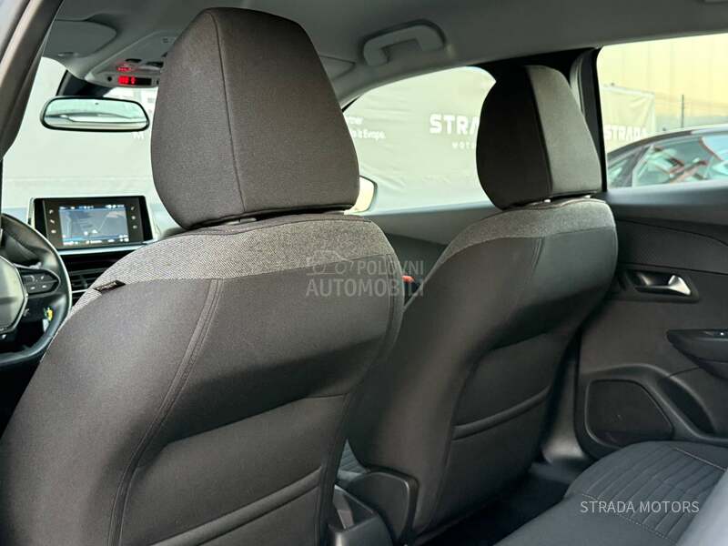 Peugeot 2008 1.2 PT NAVY Opiis