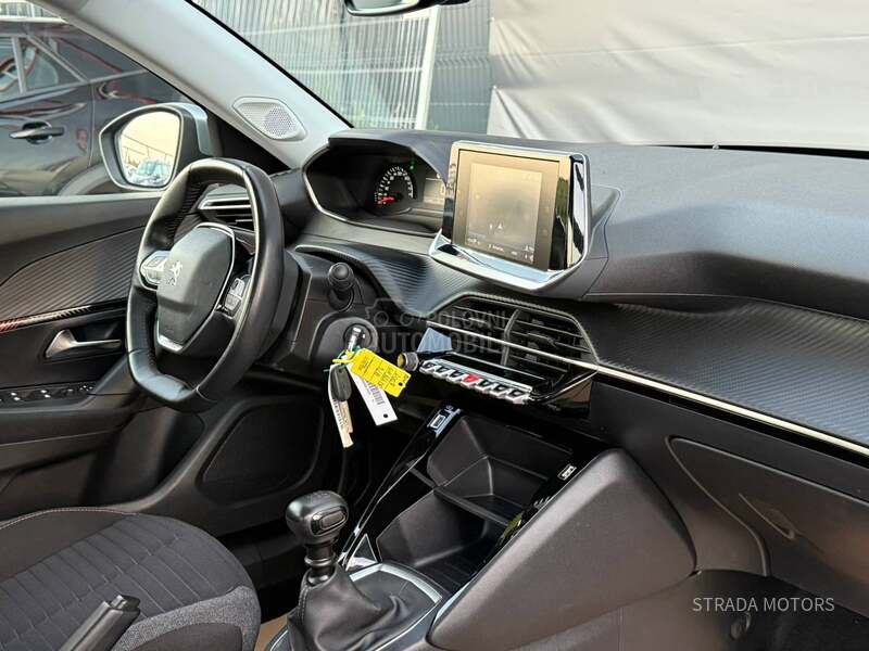 Peugeot 2008 1.2 PT NAVY Opiis