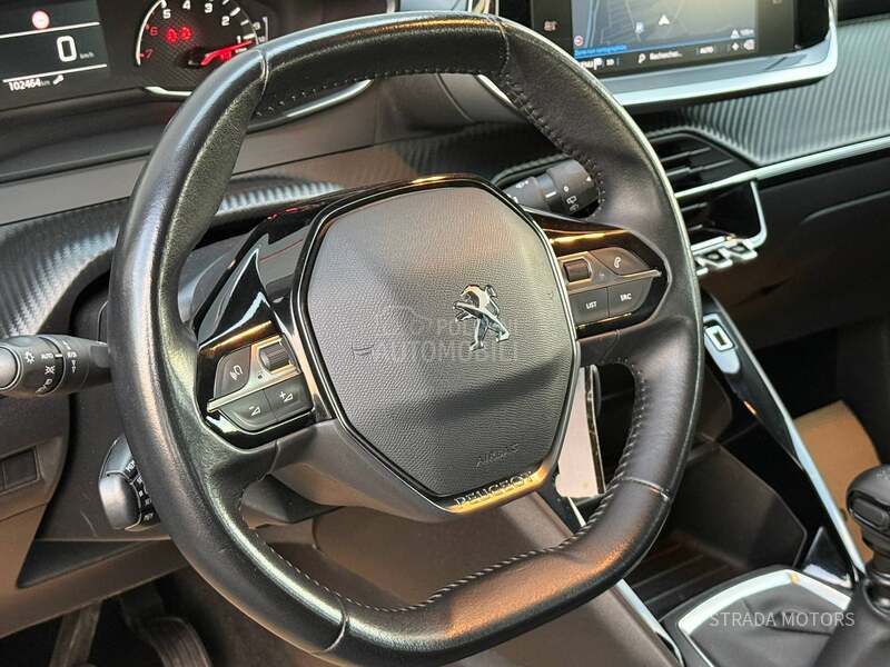 Peugeot 2008 1.2 PT NAVY Opiis