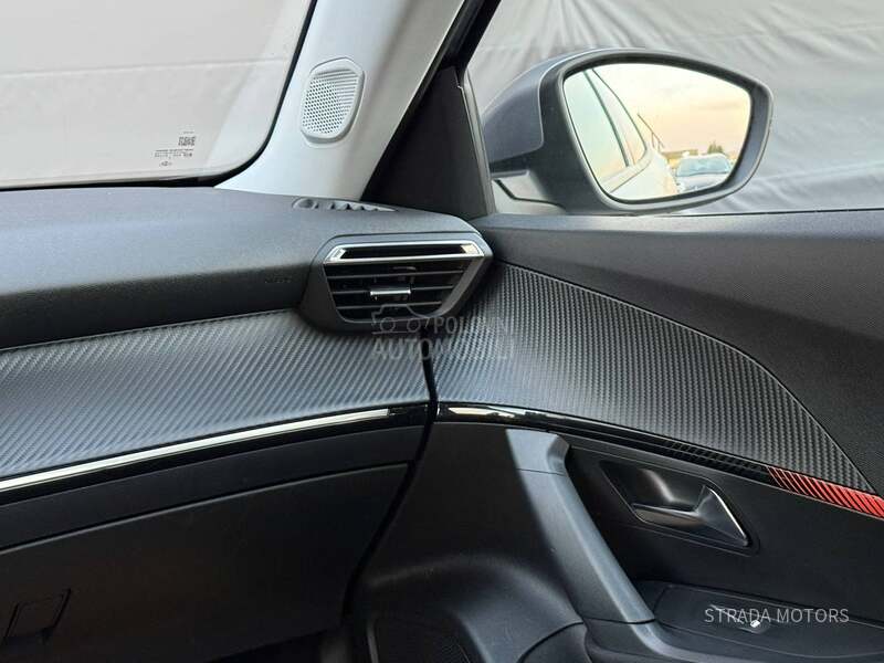 Peugeot 2008 1.2 PT NAVY Opiis