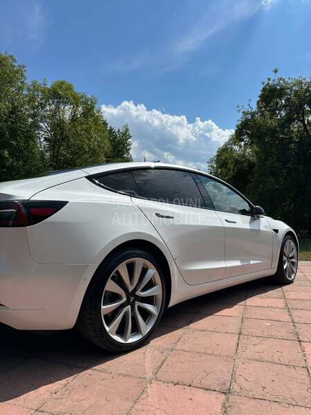 Tesla Model 3 Performance