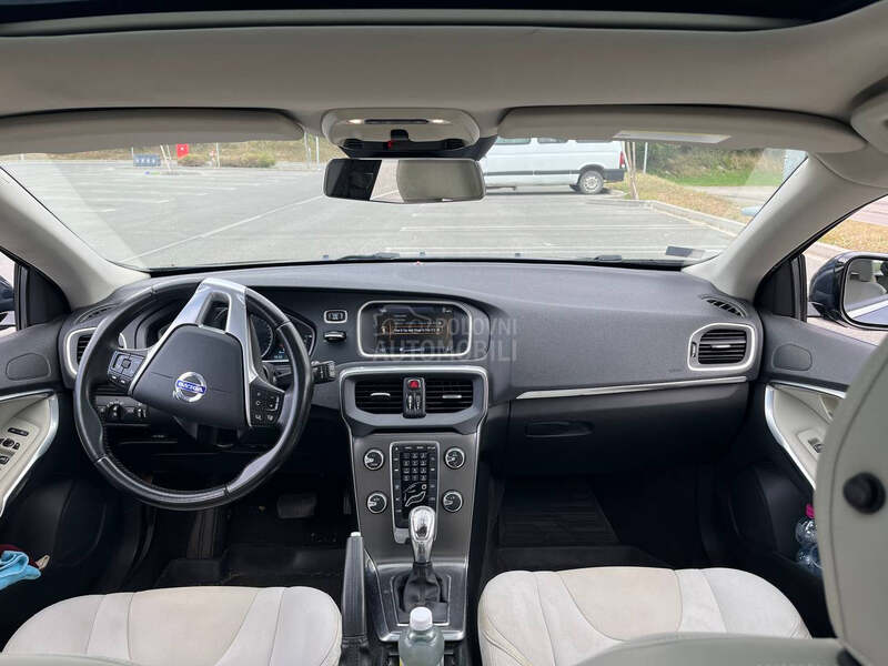 Volvo V40 