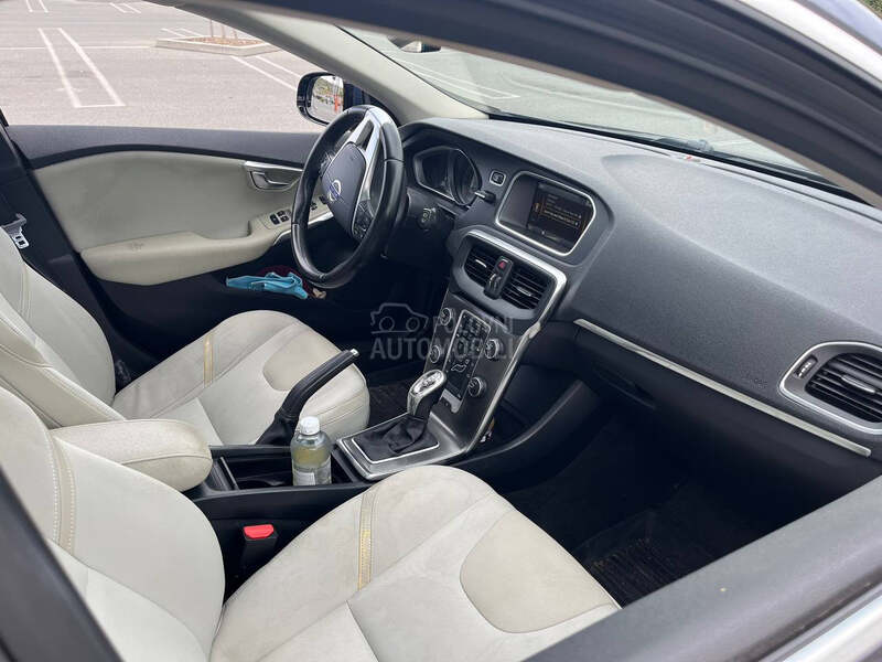 Volvo V40 
