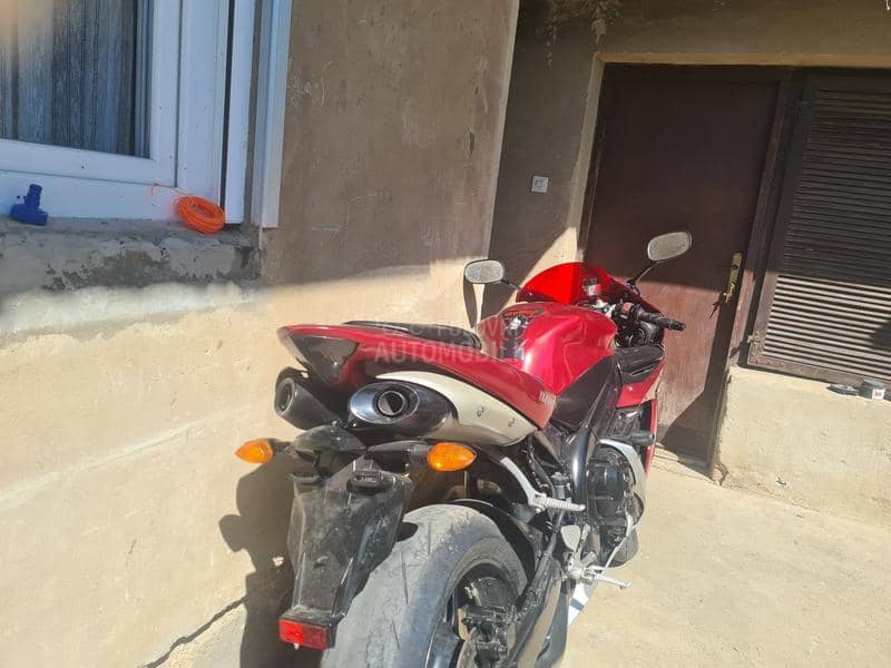 Yamaha R1