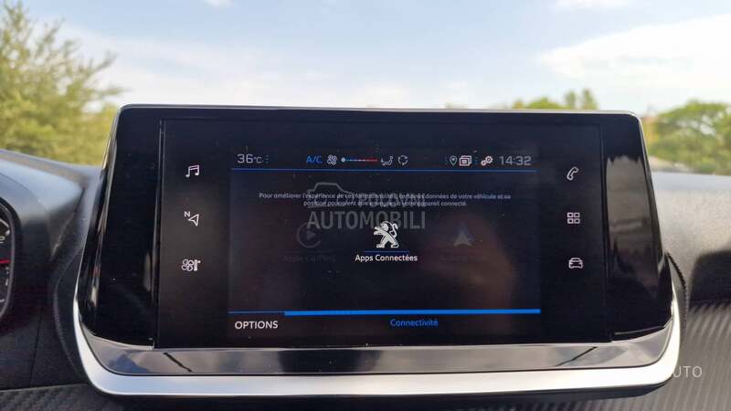 Peugeot 208 KREDlTl/NAVl